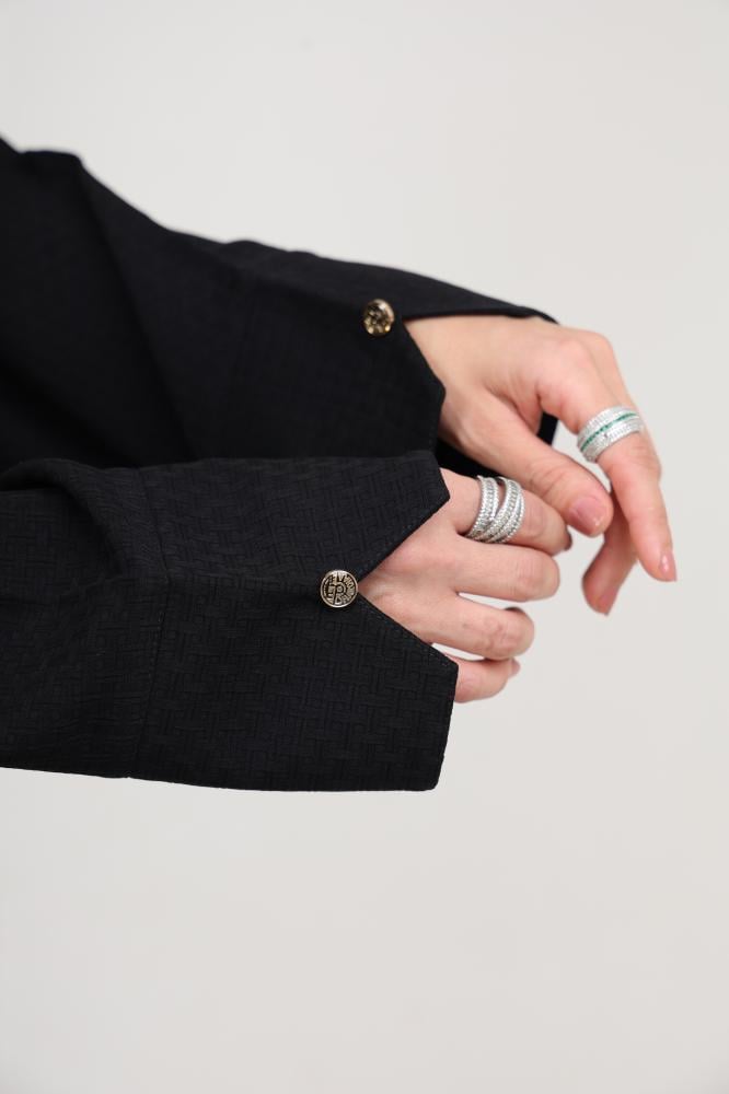 Zareen Abaya